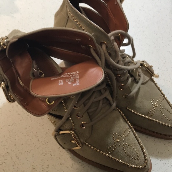 Coach boots, only one was actually worn. You can buy them together or separate - Picture 5 of 6